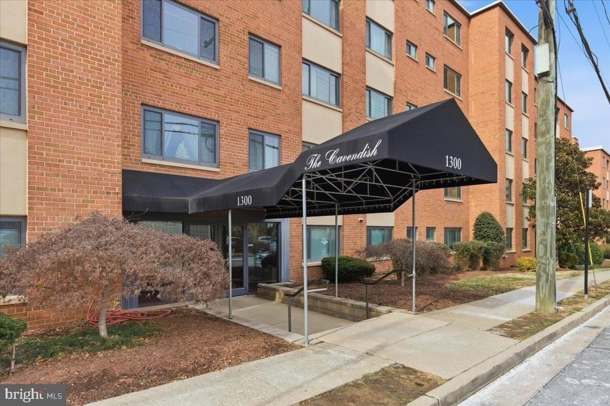 1300 S Arlington Ridge Rd Apt 618 #618 - Photo 2 of 19