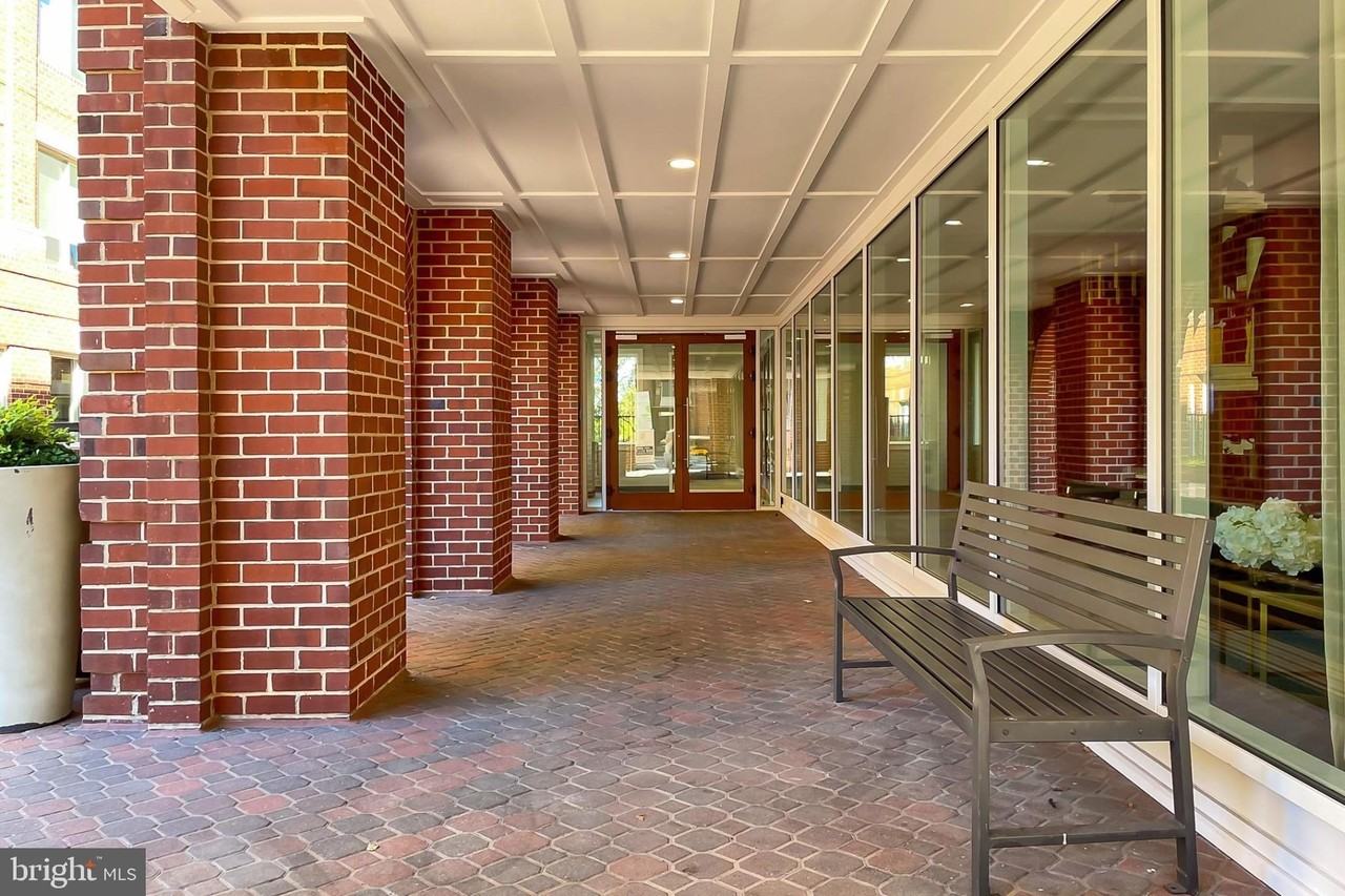 635 Slaters Ln Apt G01 #G01 - Photo 2 of 50