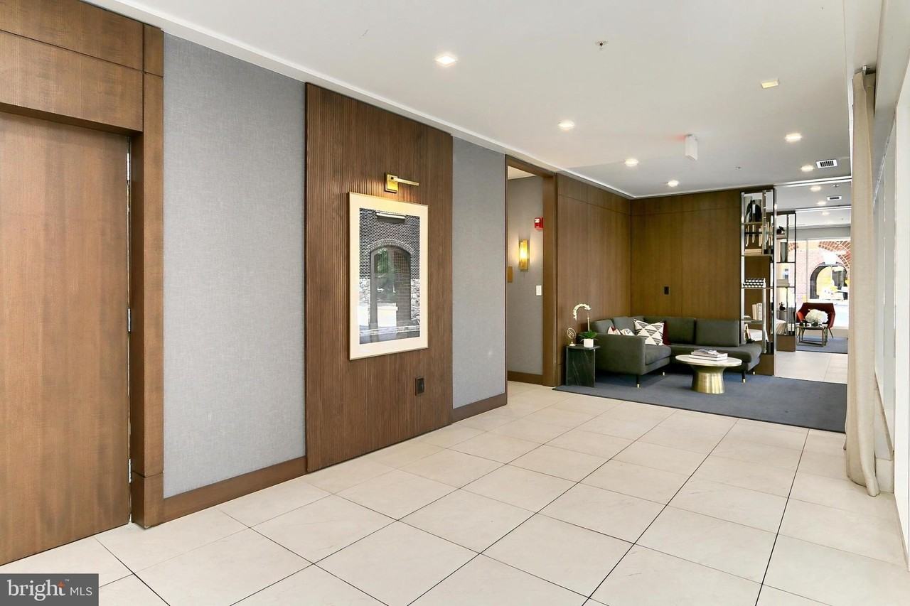 635 Slaters Ln Apt G01 #G01 - Photo 3 of 50