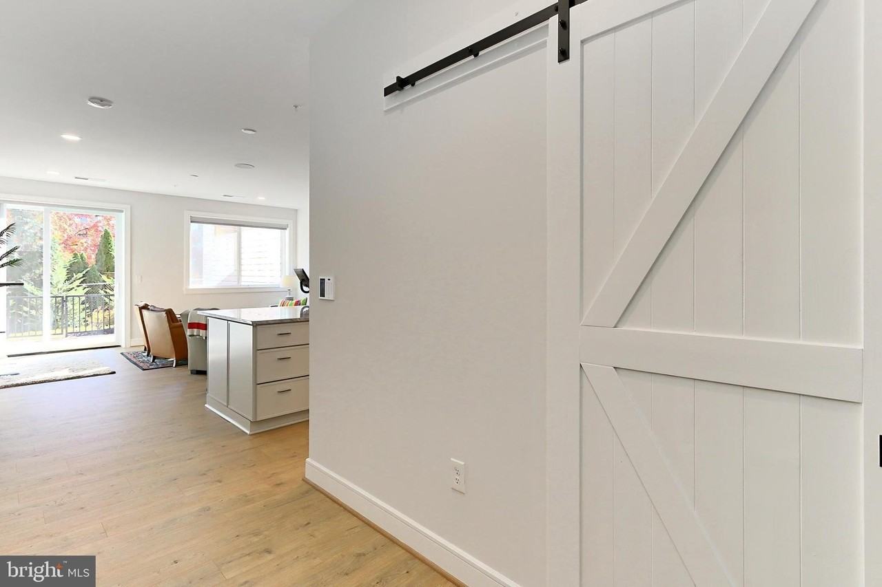 635 Slaters Ln Apt G01 #G01 - Photo 4 of 50