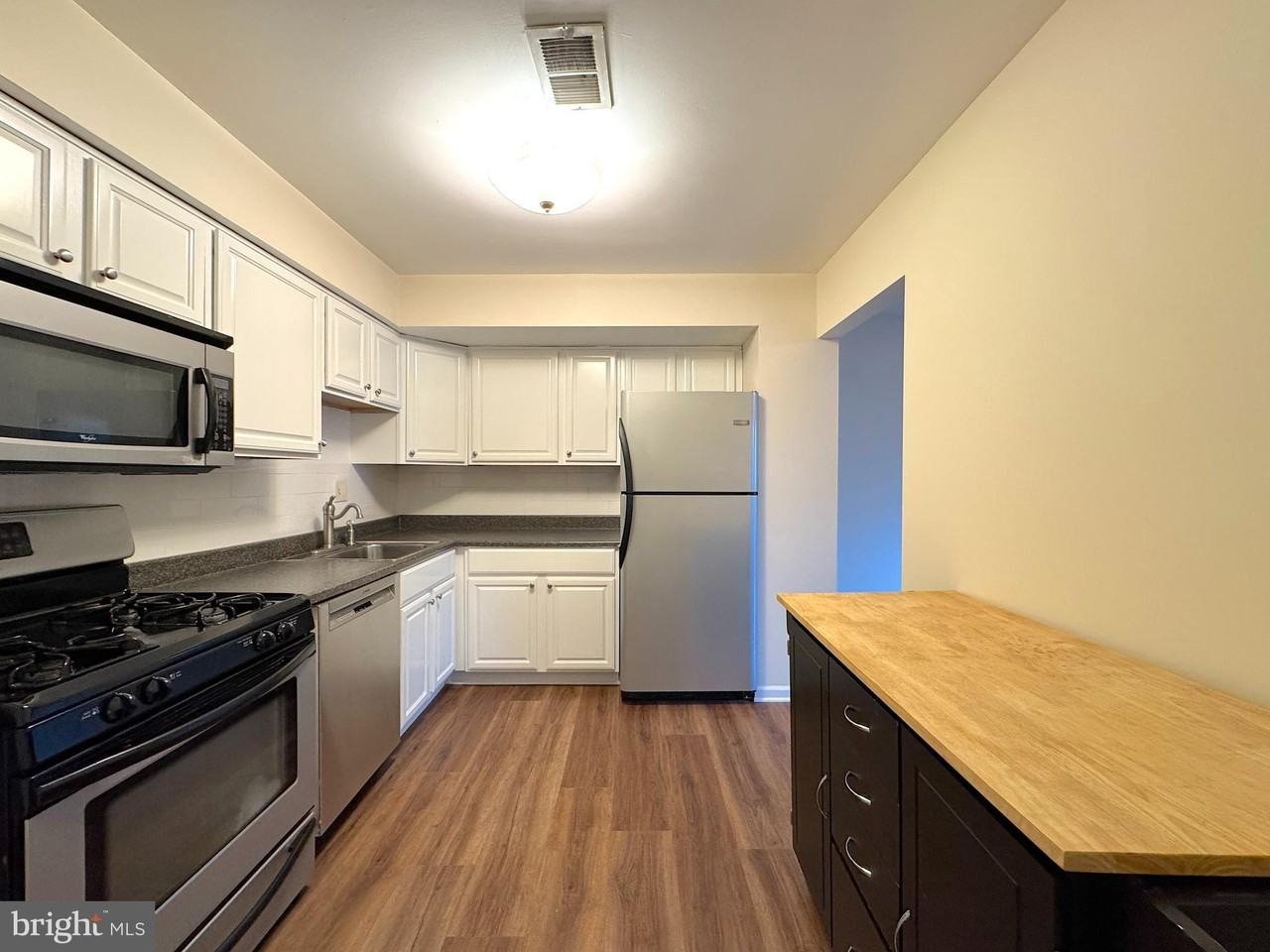 2404 Albot Rd - Photo 6 of 26