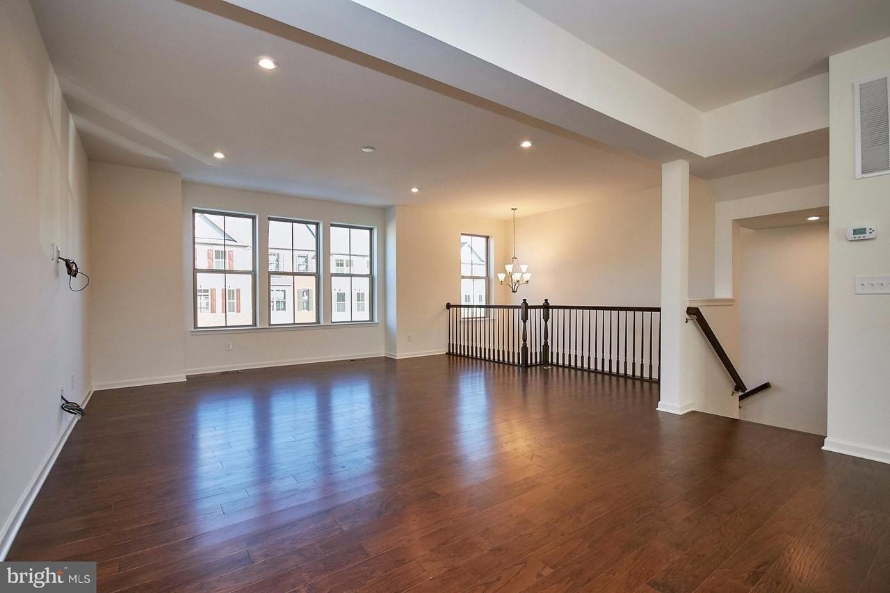 43428 Robey Sq - Photo 4 of 30