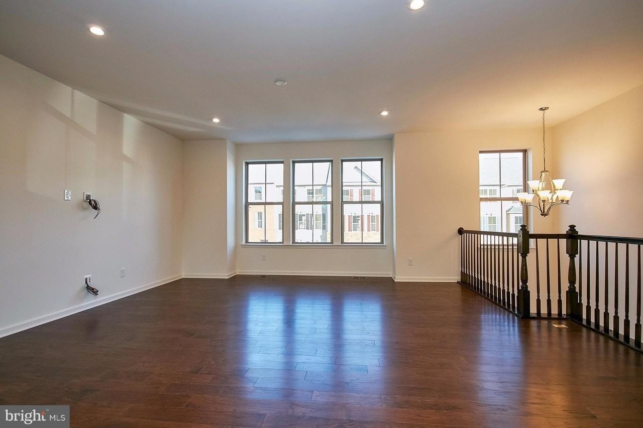 43428 Robey Sq - Photo 5 of 30