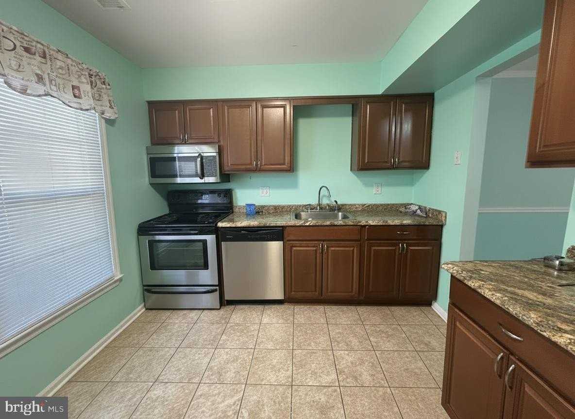 8956 Milroy Ct - Photo 5 of 20