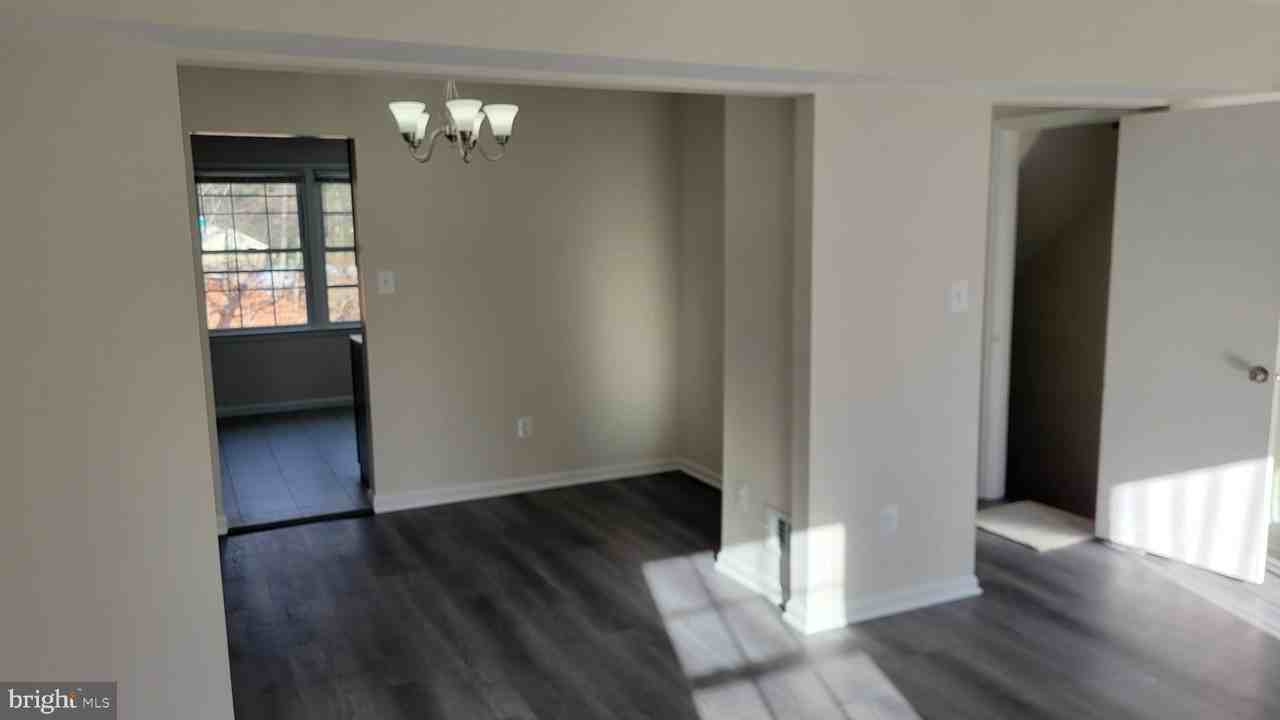 2055 Pilgrim Dr - Photo 3 of 30