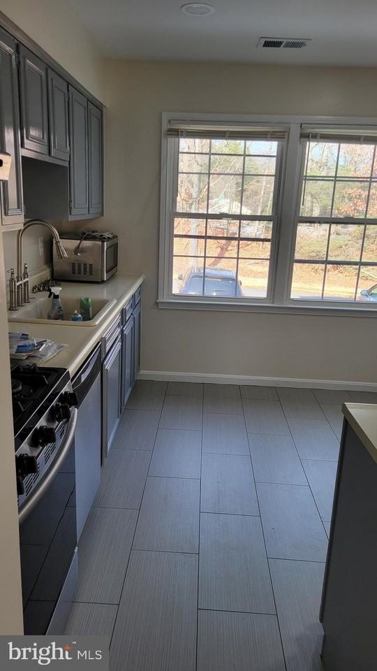 2055 Pilgrim Dr - Photo 4 of 30