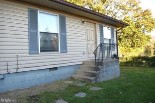 5986 Broad St - Photo 1 of 1