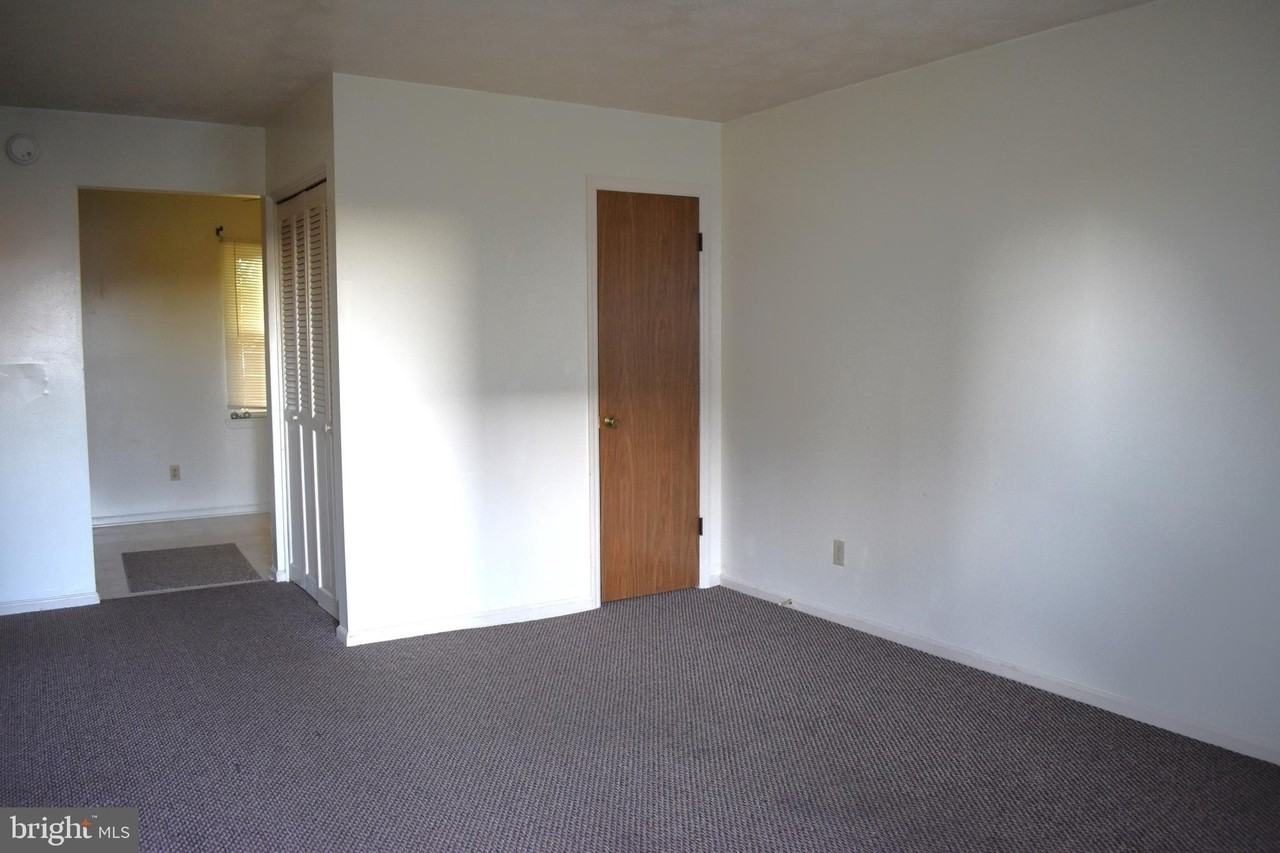 5986 Broad St - Photo 3 of 11