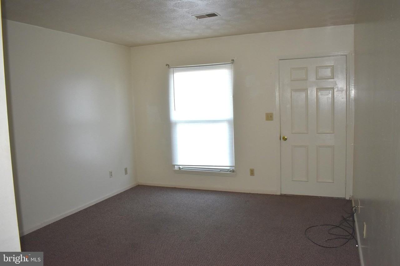 5986 Broad St - Photo 4 of 11