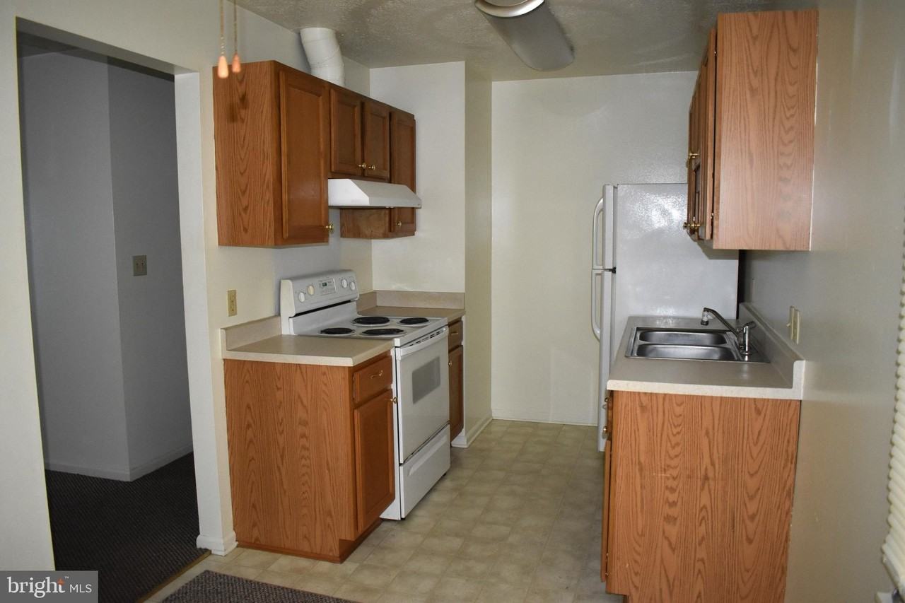 5986 Broad St - Photo 6 of 11