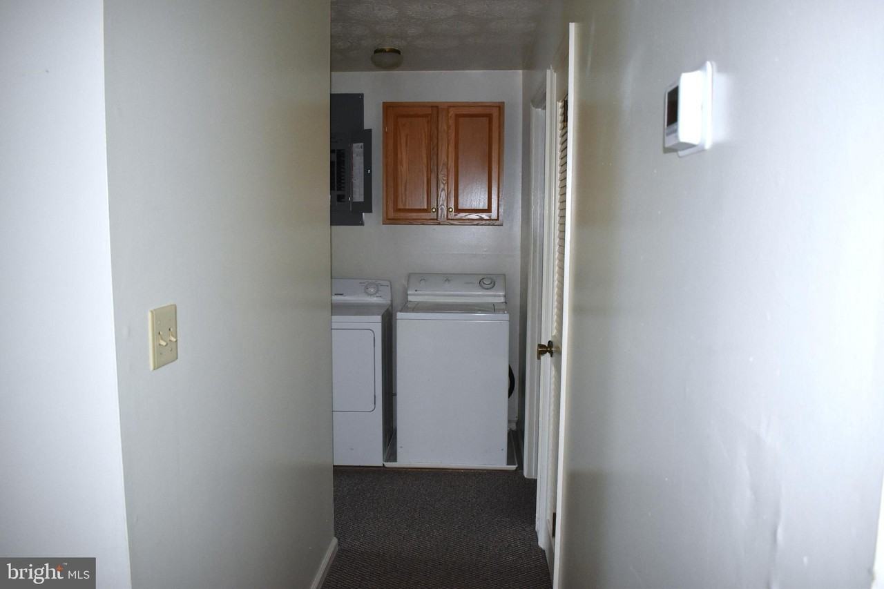 5986 Broad St - Photo 7 of 11