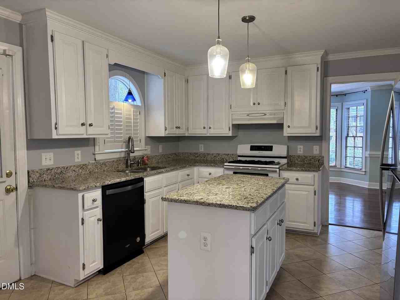 207 Leeward Ct - Photo 3 of 19