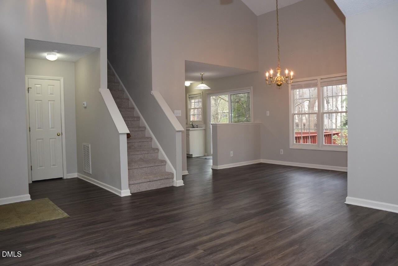 105 Martins Point Pl - Photo 7 of 38