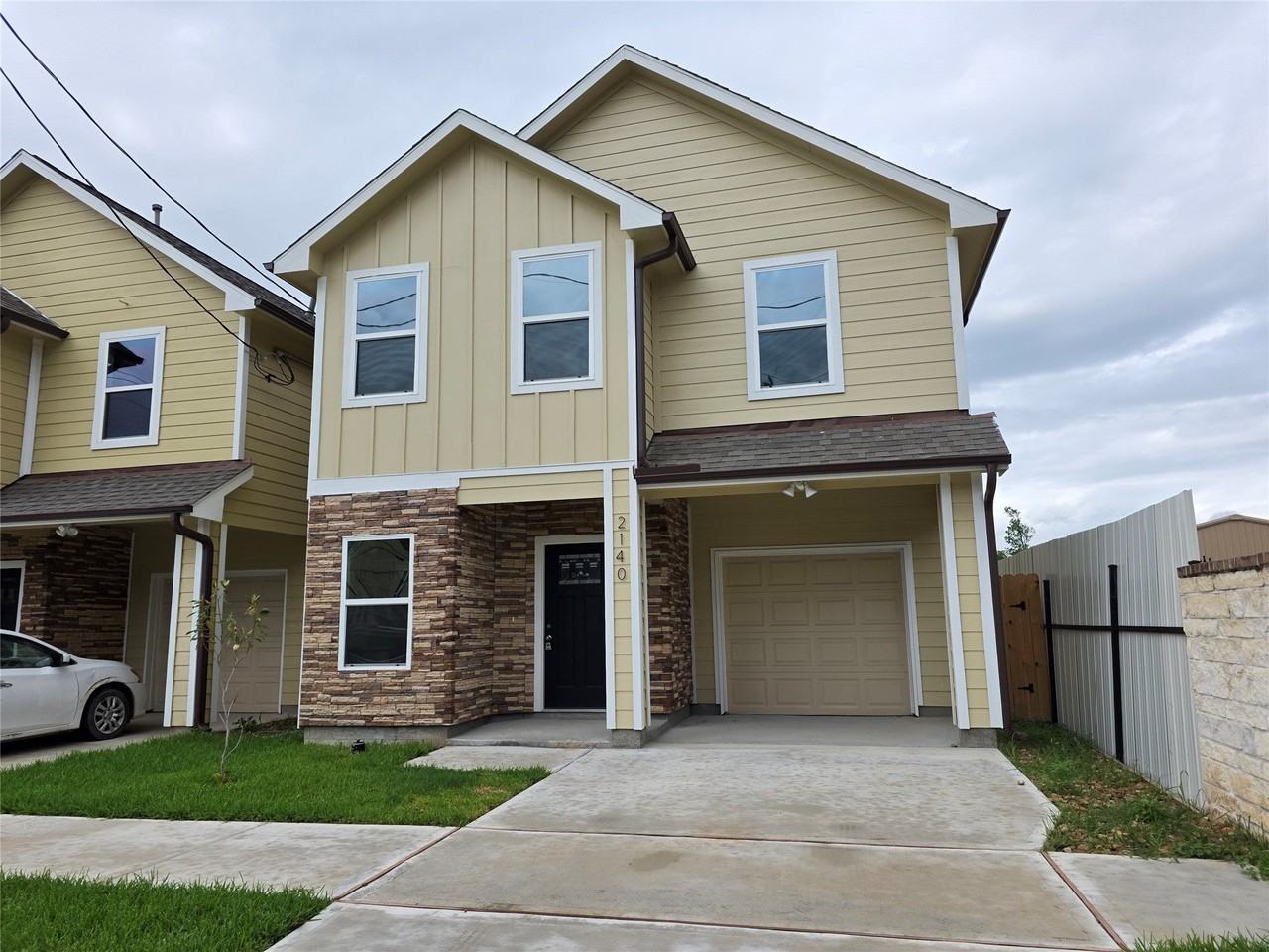 2142 De Soto St - Photo 2 of 30