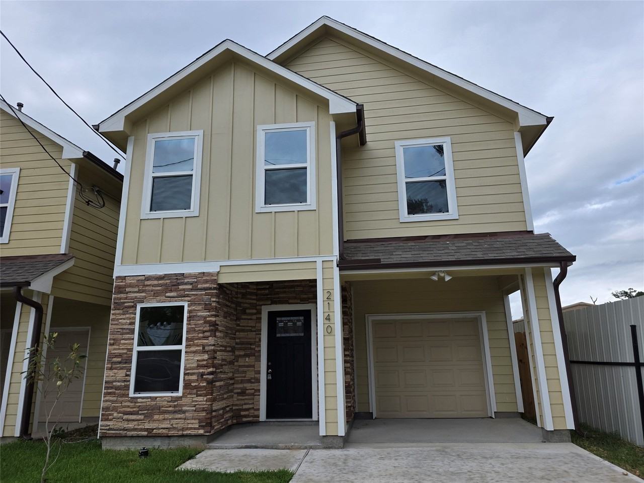 2142 De Soto St - Photo 3 of 30