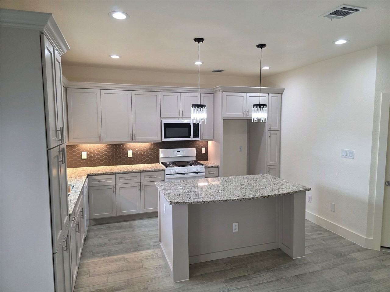 2142 De Soto St - Photo 6 of 30