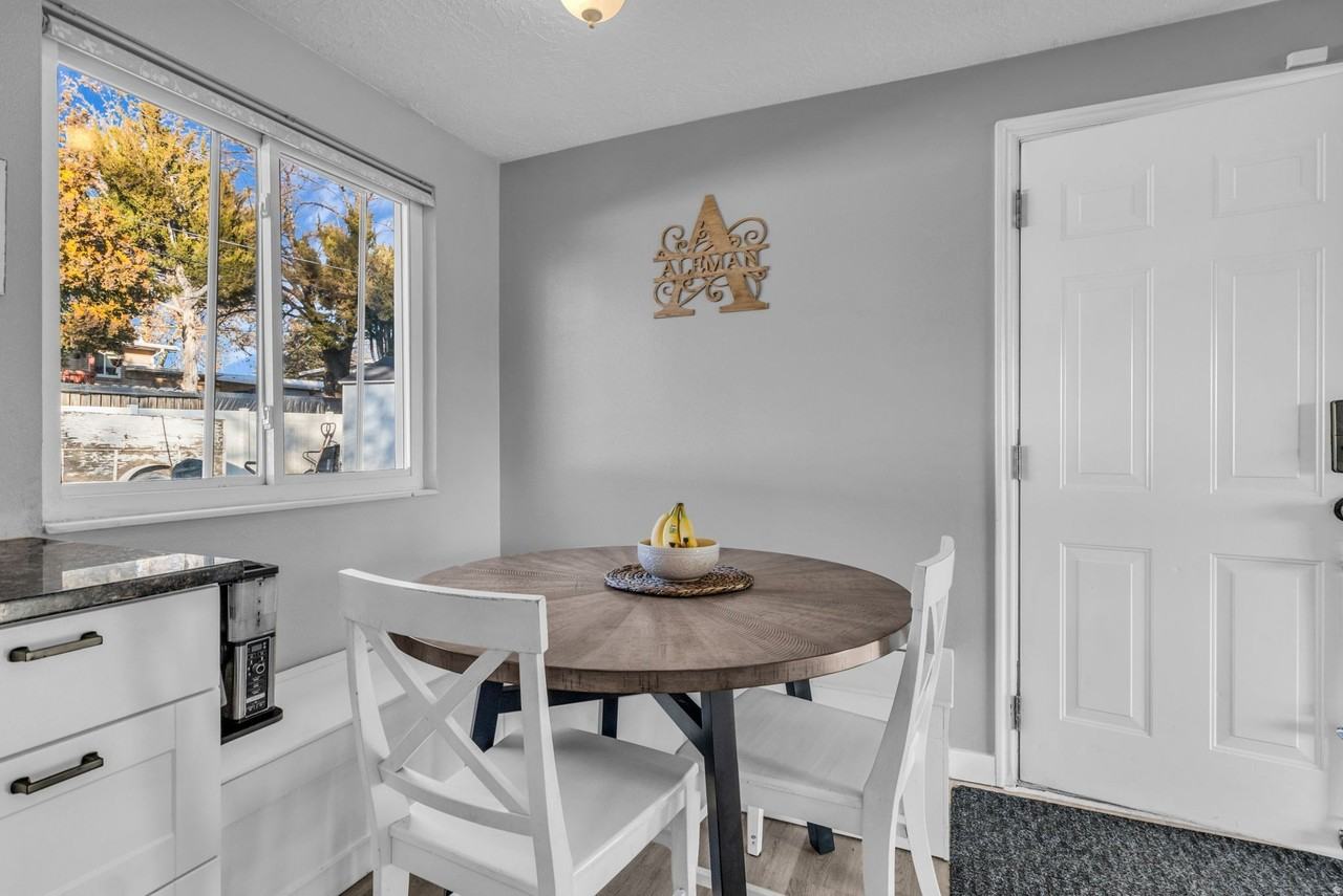 1992 W Afton Cir - Photo 4 of 22