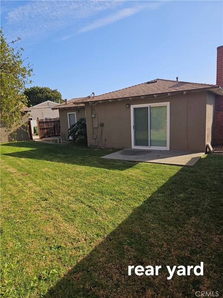 24201 Ambassador Pl - Photo 3 of 33