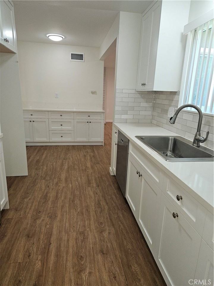 24201 Ambassador Pl - Photo 6 of 33