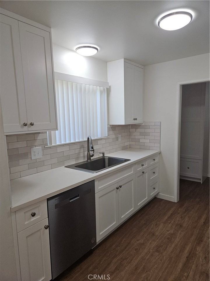 24201 Ambassador Pl - Photo 7 of 33