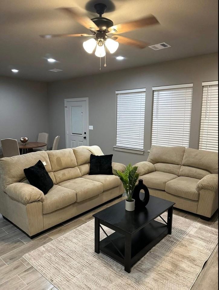 340 N 9th St - Photo 2 of 15