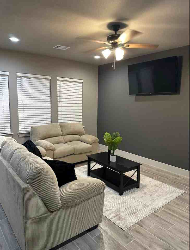 340 N 9th St - Photo 3 of 15