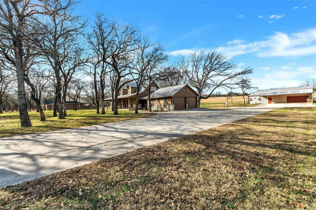 131 County Road 4680 - Photo 2 of 40