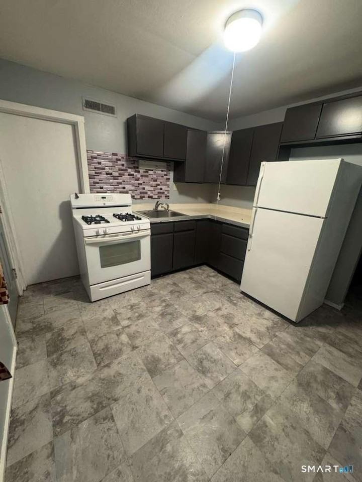 33 Cannon Rd - Photo 2 of 11