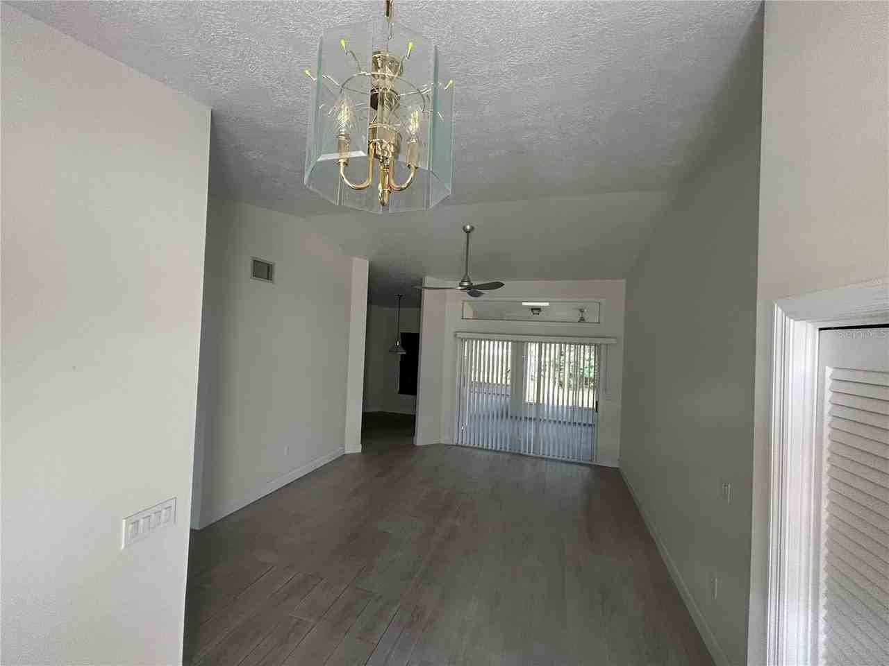 8448 Sw 196th Avenue Rd - Photo 7 of 32