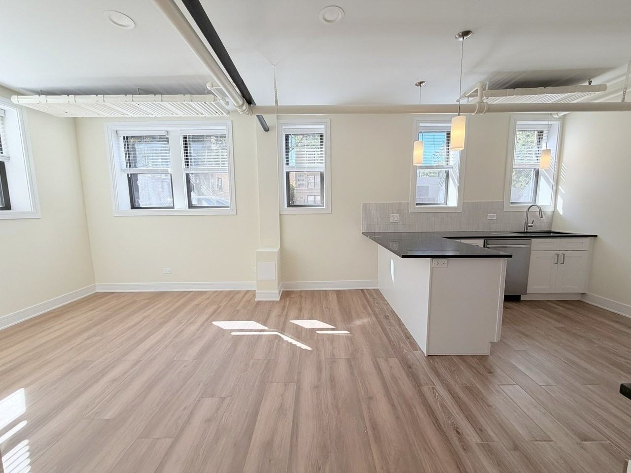 3927 N Pine Grove Ave Unit G #G - Photo 6 of 16