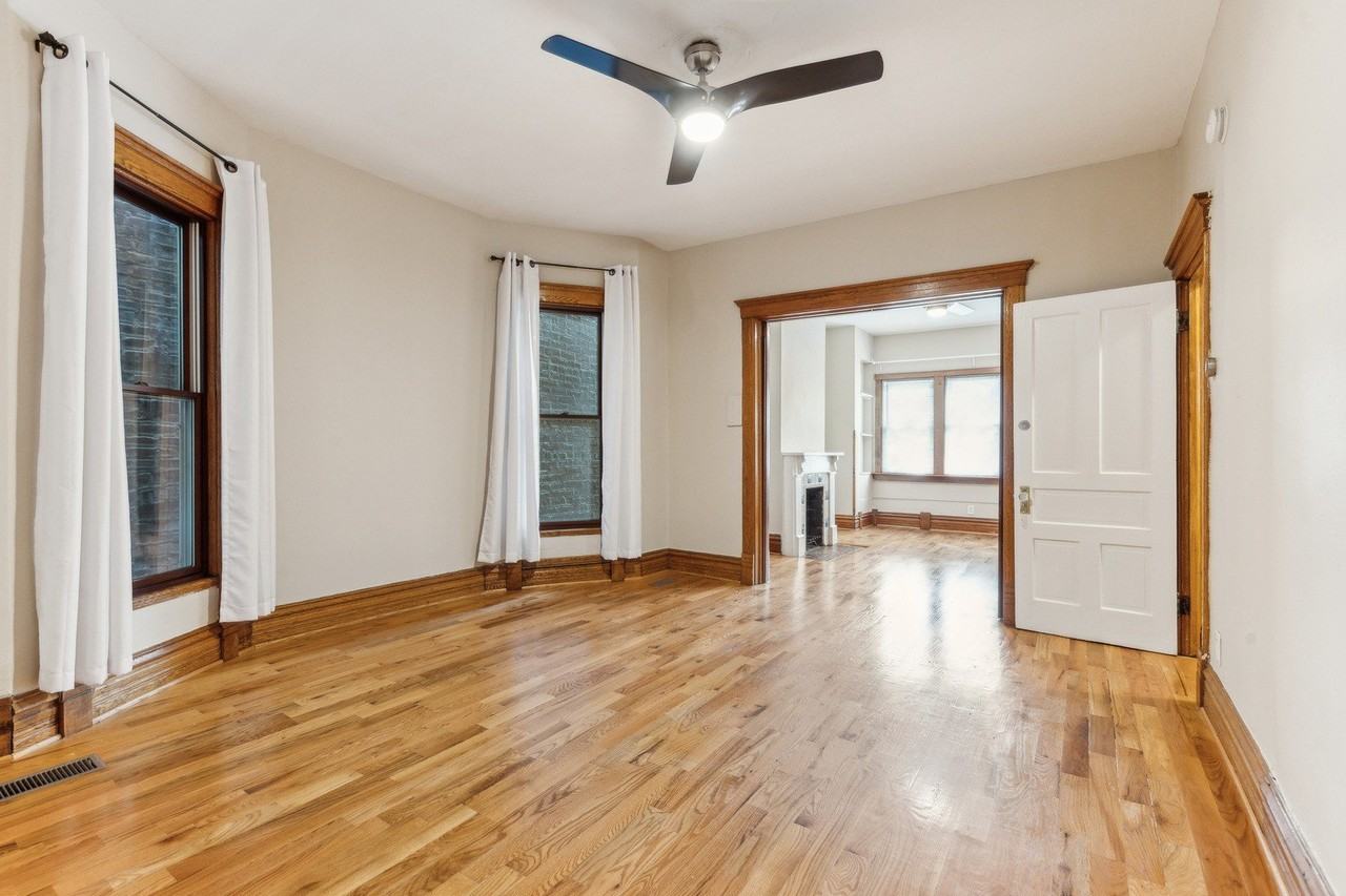 1028 W Roscoe St Apt 1 #1 - Photo 6 of 18