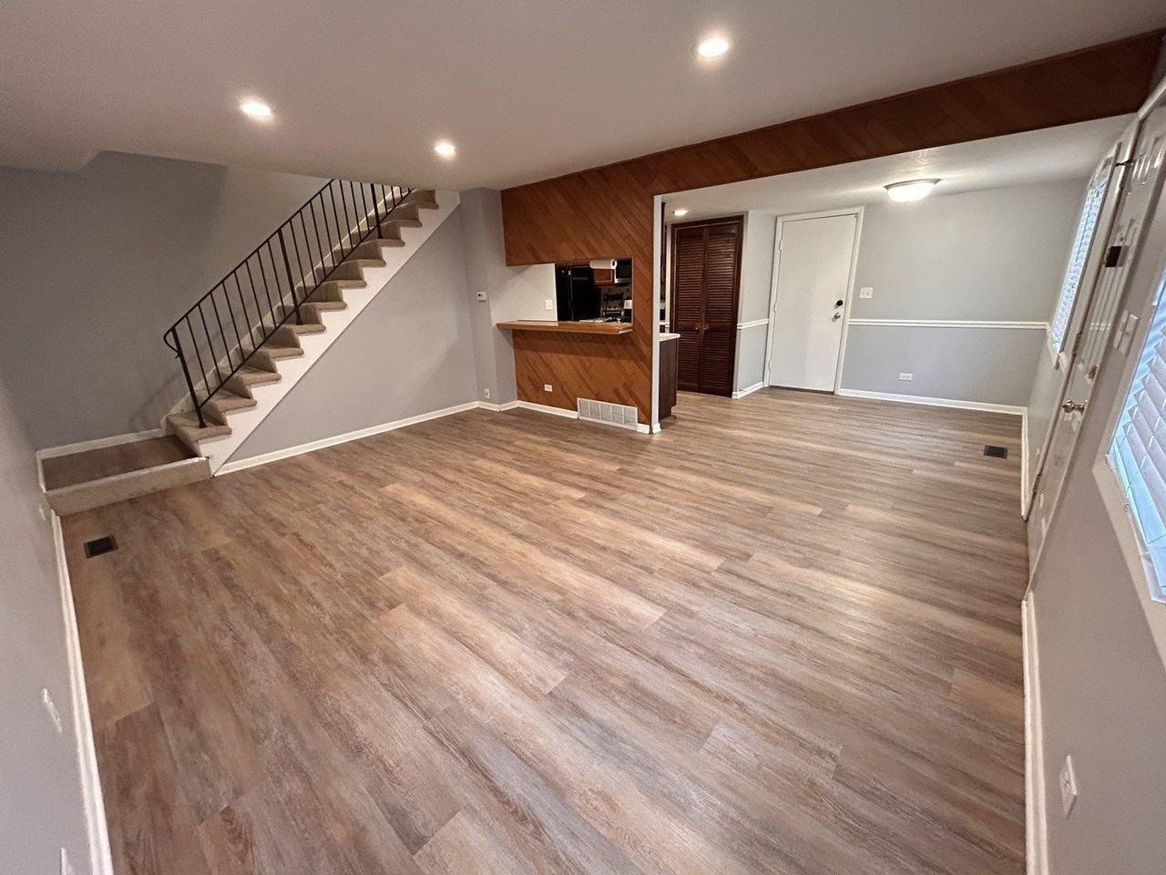 2S723 Winchester Cir E Unit 3 #3 - Photo 5 of 15