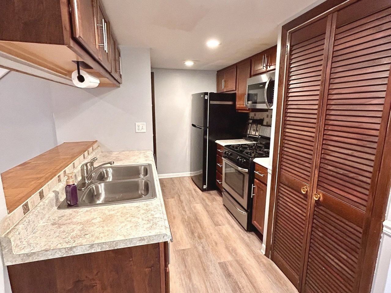 2S723 Winchester Cir E Unit 3 #3 - Photo 7 of 15