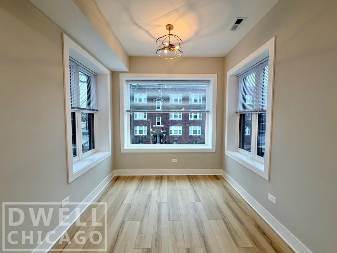 4908 N Rockwell St #2 - Photo 5 of 30