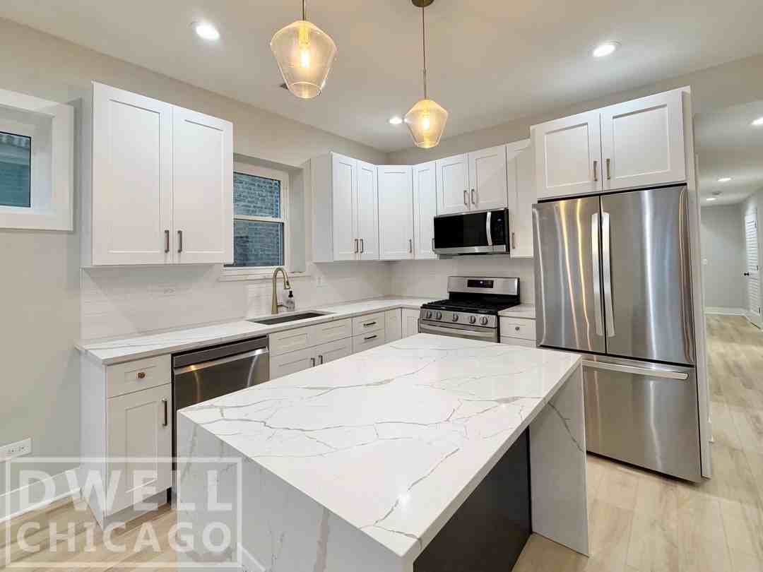 4908 N Rockwell St #2 - Photo 7 of 29