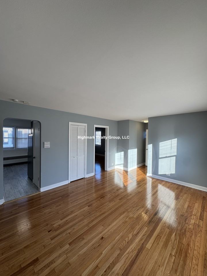 2752 W North Shore Ave #1W - Photo 3 of 10
