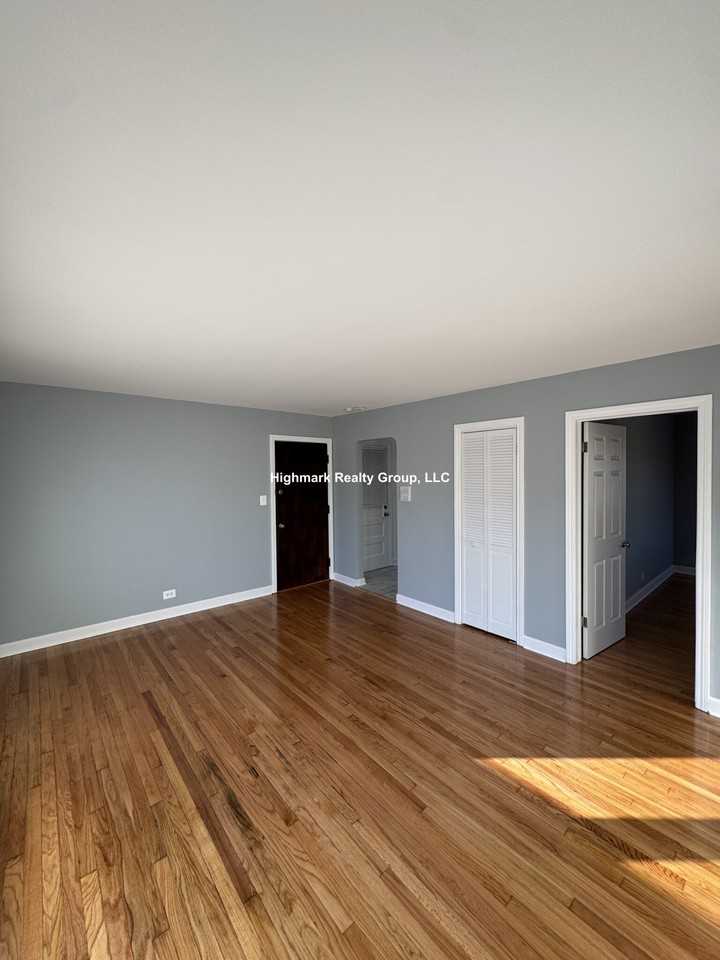 2752 W North Shore Ave #1W - Photo 4 of 10