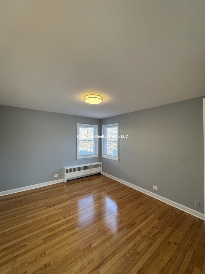 2752 W North Shore Ave #1W - Photo 7 of 10