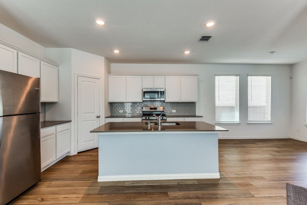 2925 Griffin Ln - Photo 3 of 12