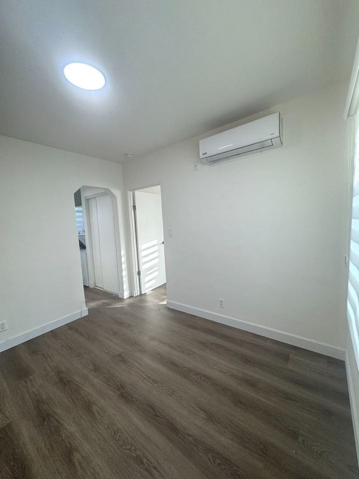 1704-1732 N. Sierra Bonita Ave. - Photo 7 of 15