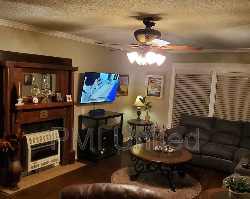 509 Bryan St - Photo 4 of 24