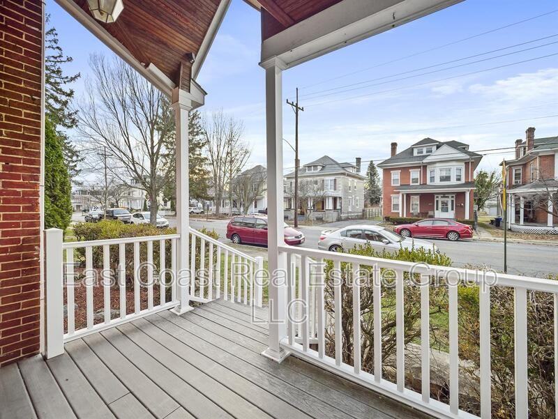 448 Summit Ave - Photo 3 of 44