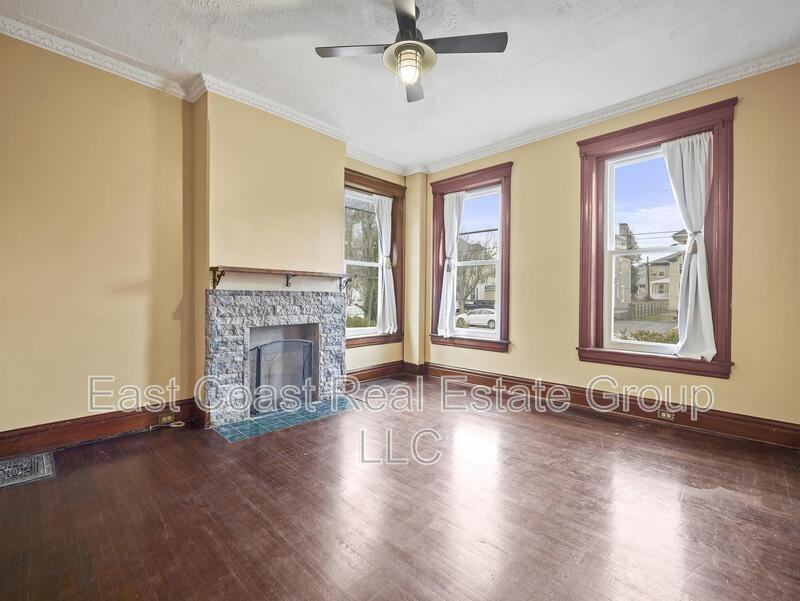 448 Summit Ave - Photo 7 of 44