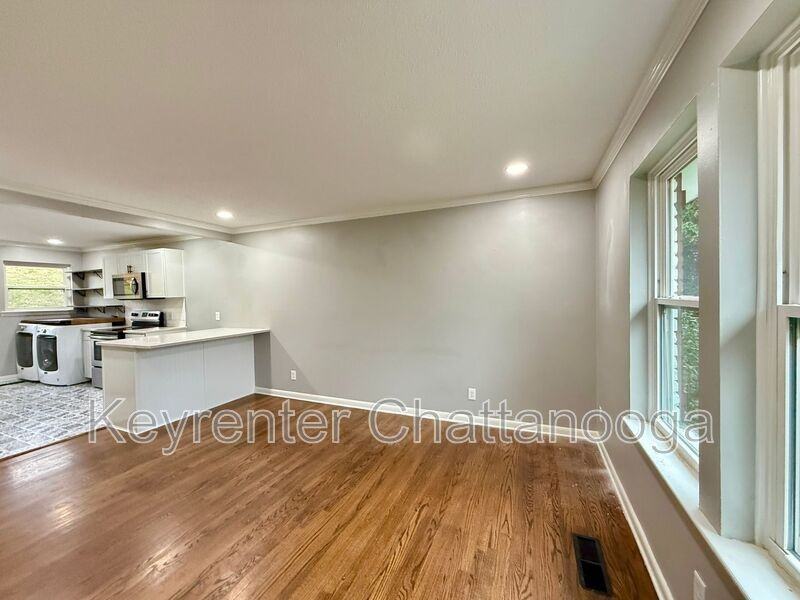 904 Tremont St #B - Photo 4 of 13