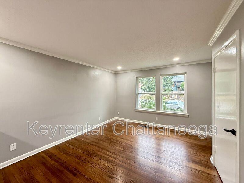 904 Tremont St #B - Photo 5 of 13