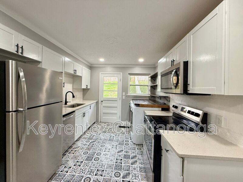 904 Tremont St #B - Photo 6 of 13