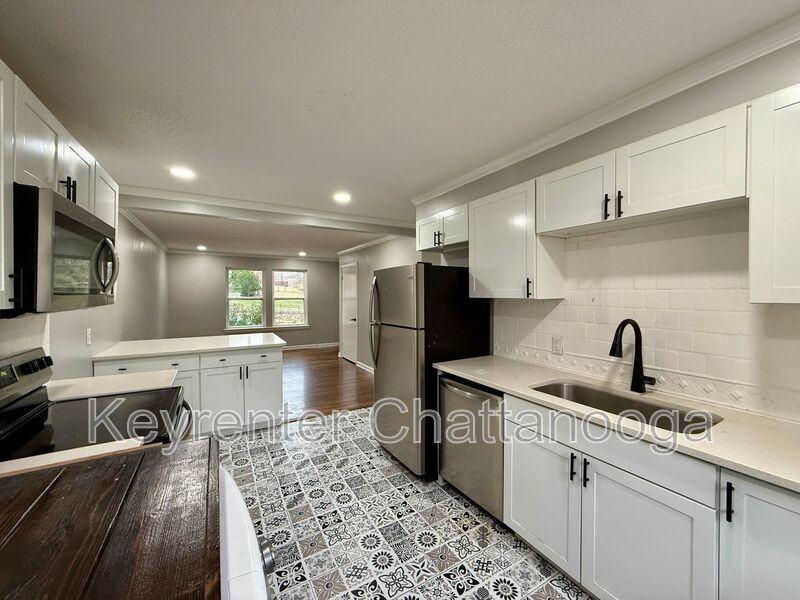 904 Tremont St #B - Photo 7 of 13