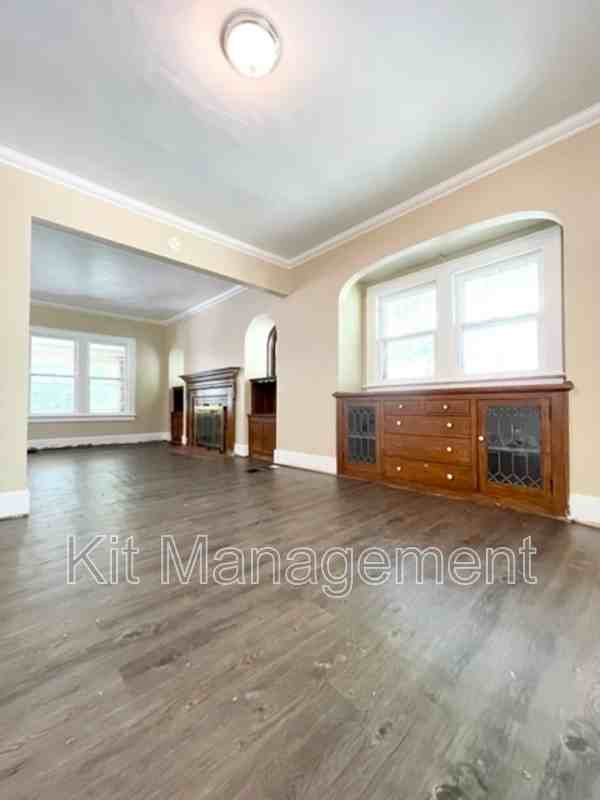 3722 Homewood Ave - Photo 3 of 11