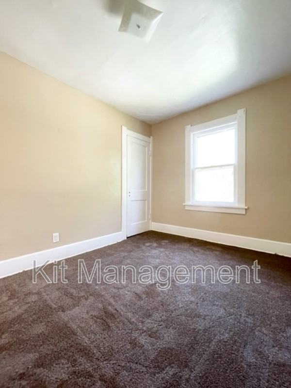 3722 Homewood Ave - Photo 6 of 11