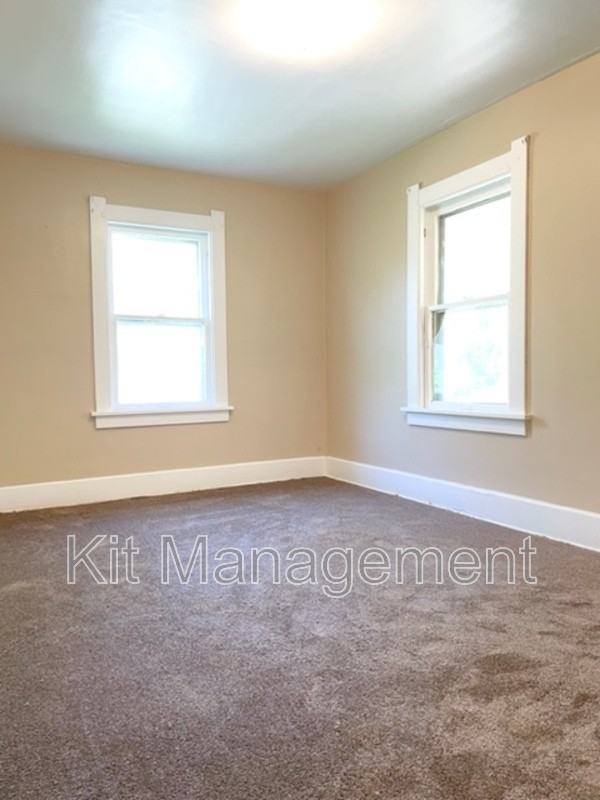 3722 Homewood Ave - Photo 7 of 11